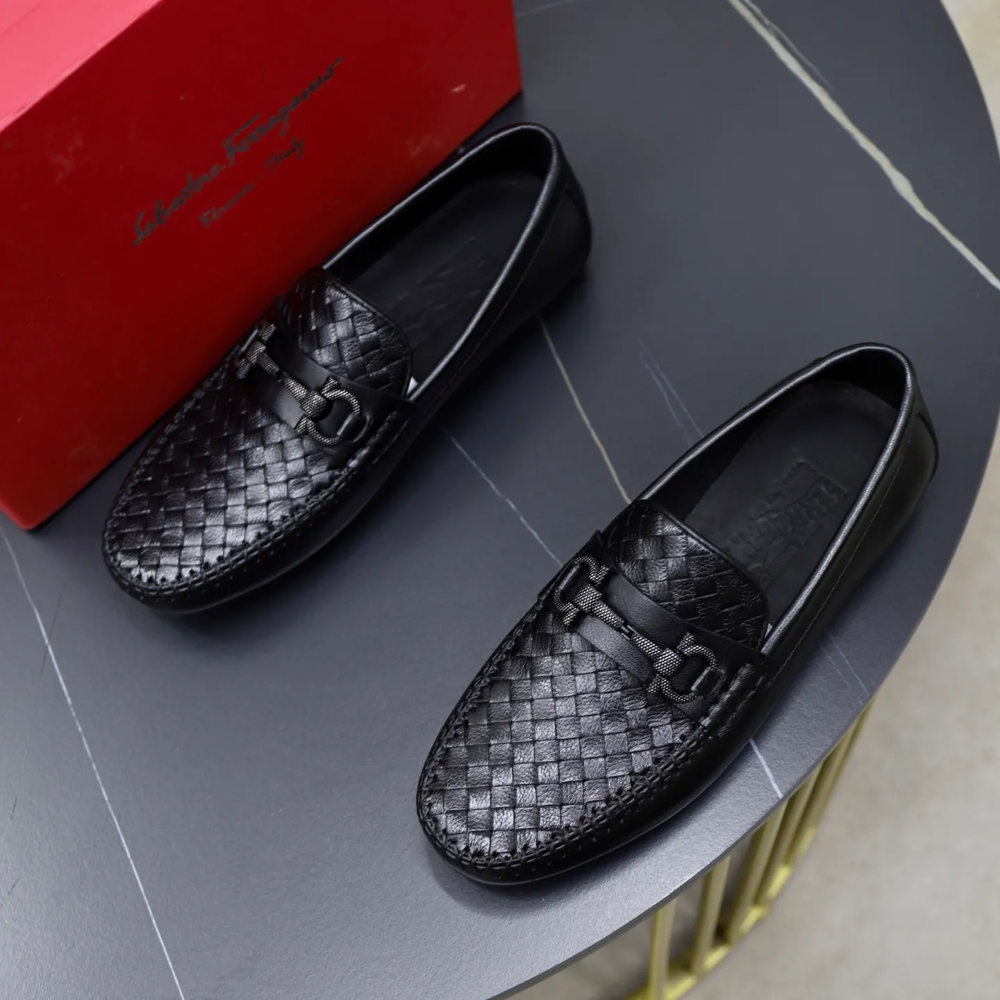 Men's shoes 💰480💰🙅‍♂️🙅‍♂️🙅‍♂️Niuli Brand: Ferragamo Standard code: Men's code 38/44 (45 customized) Grade: Same style as the official website Material: Original imported cowhide leather lining Original wear-resistant lightweight outsole Style category: Men's casual slip-on shoes Doudou shoes Noble luxury brand elements, top luxury color: actual picture color